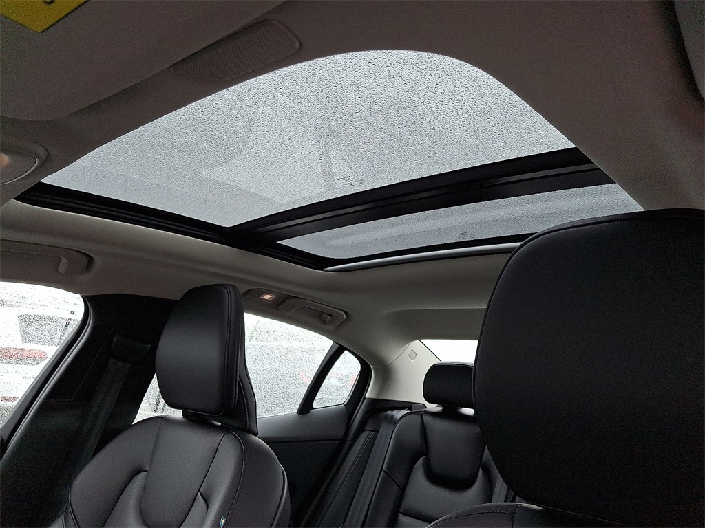 2025 Volvo S60 B5 Core photo 14