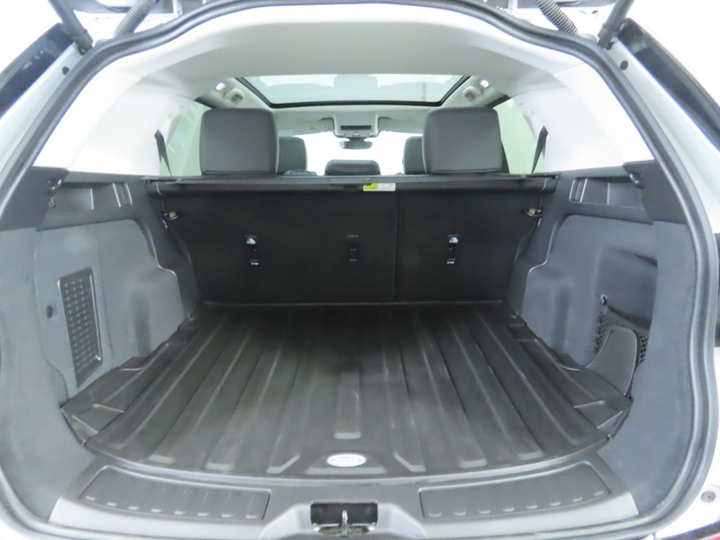 2025 Land Rover Discovery Sport S photo 26
