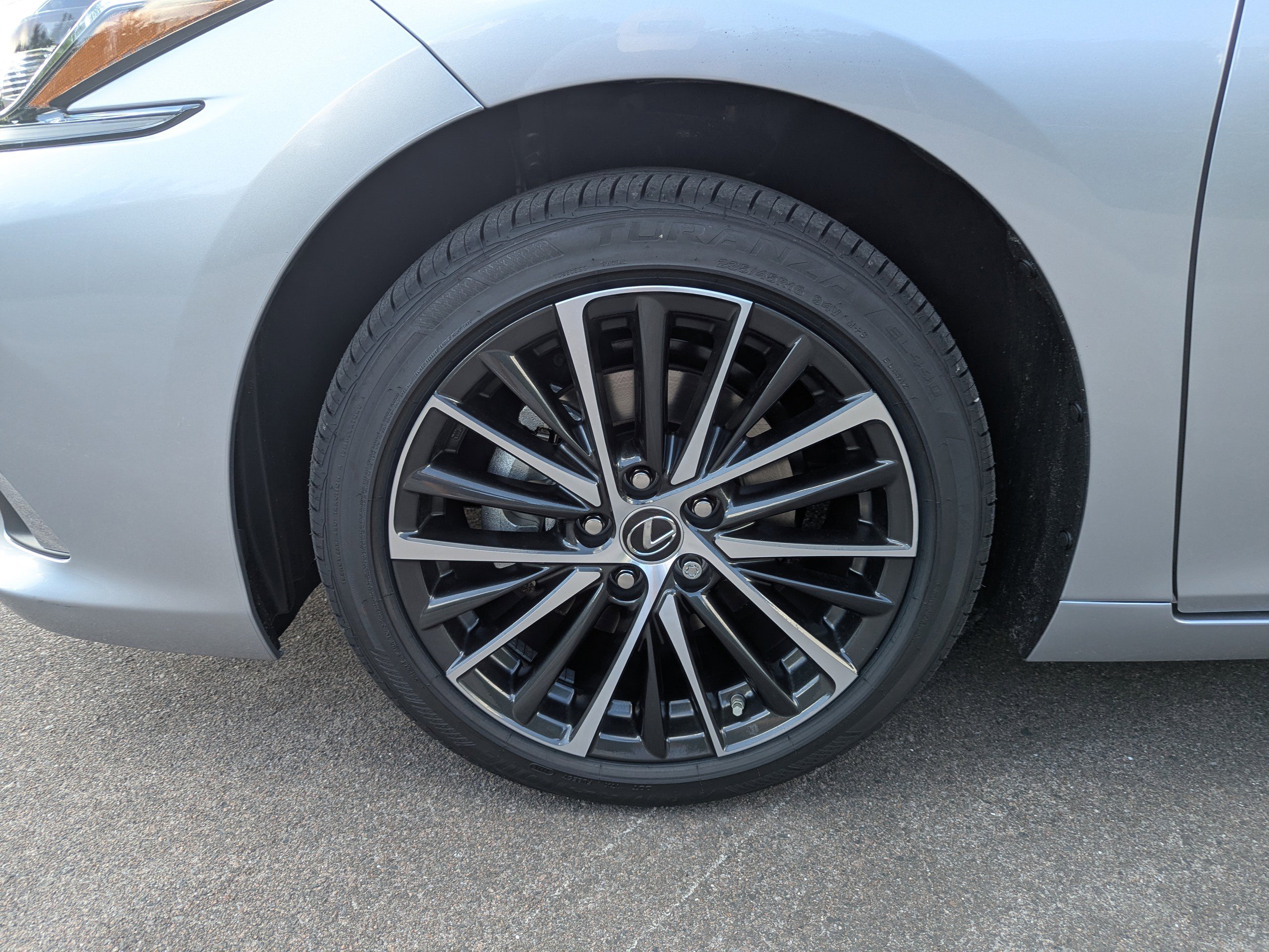 2025 Lexus ES 300h photo 36