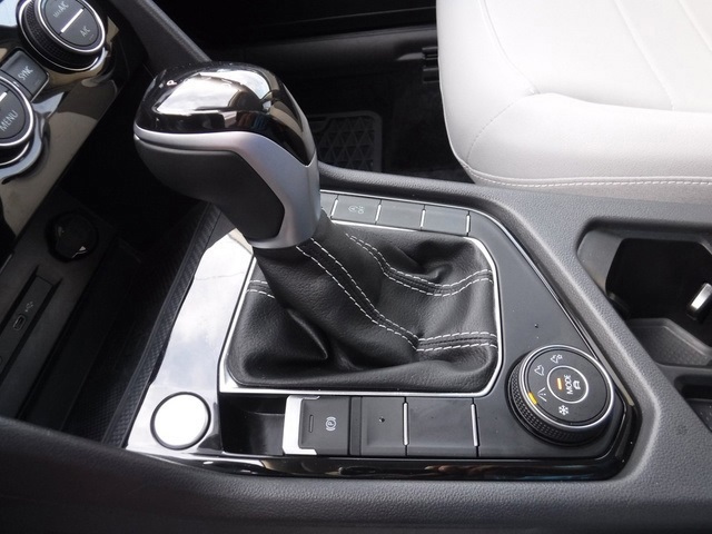 2024 Volkswagen Taos SE photo 13