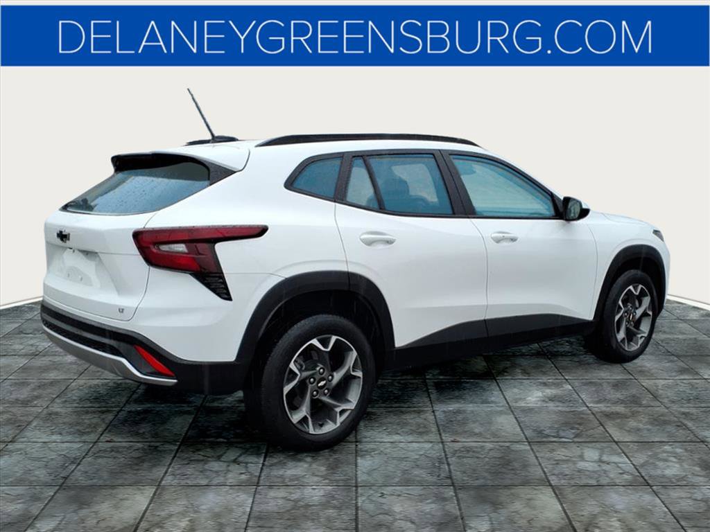 2024 Chevrolet Trax LT photo 3