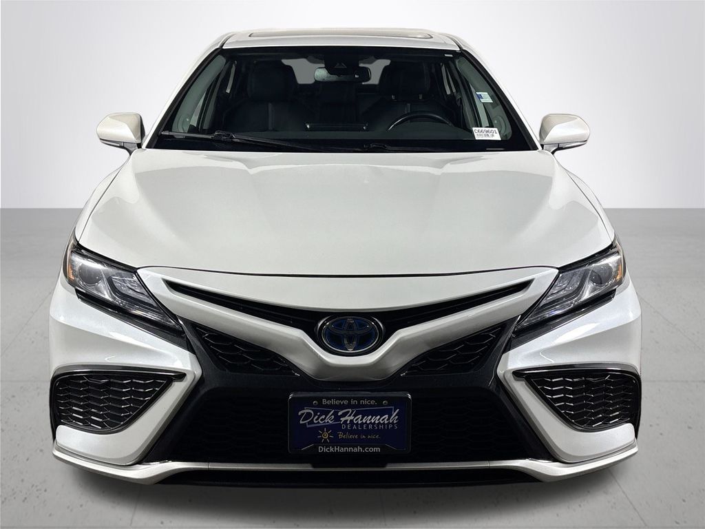 2021 Toyota Camry Hybrid XSE photo 2