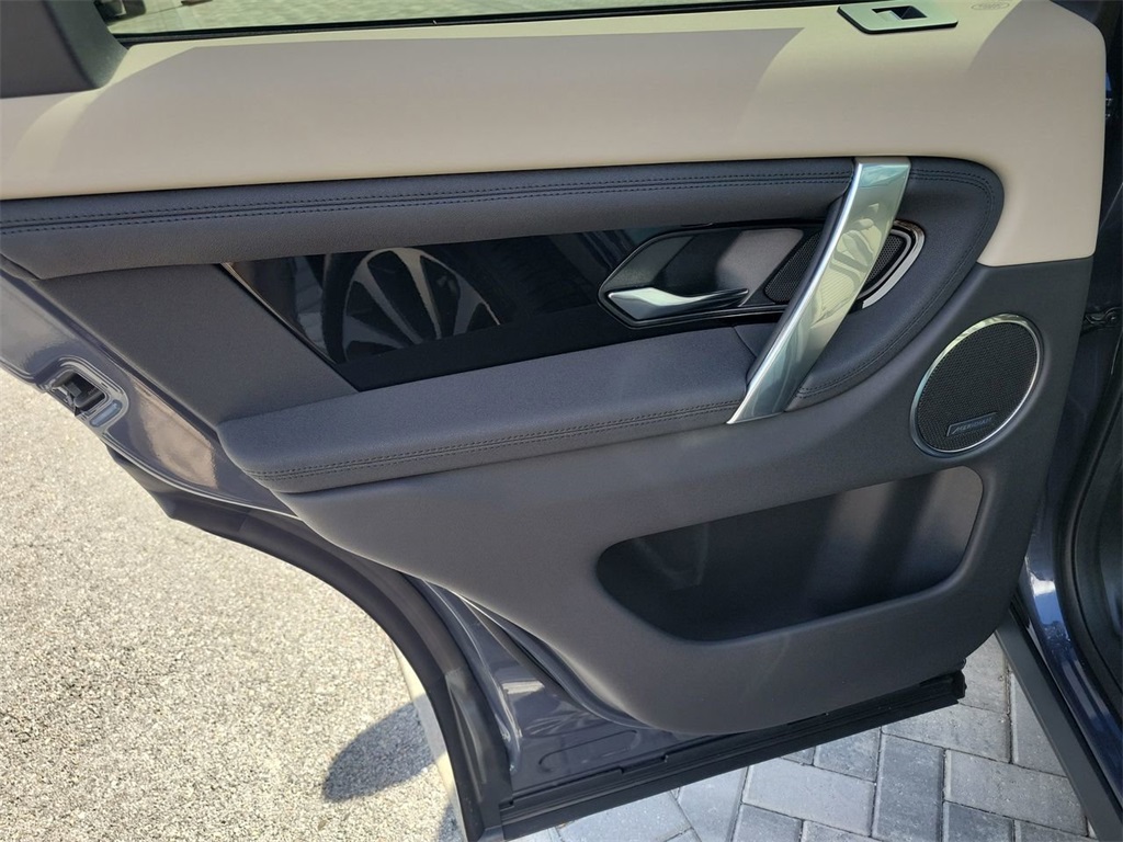 2025 Land Rover Discovery Sport S photo 18