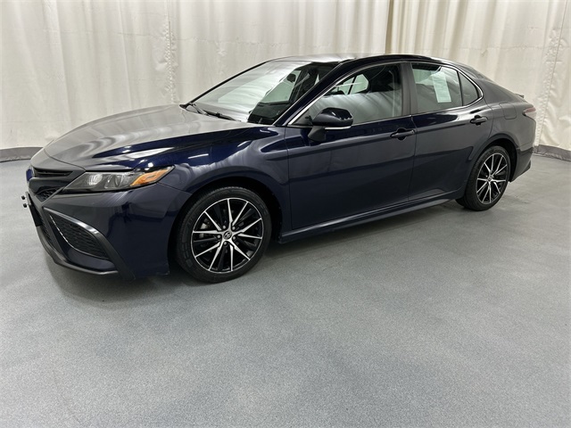 2022 Toyota Camry SE photo 2