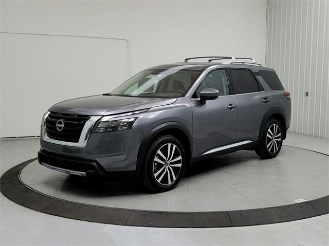 2025 Nissan Pathfinder Platinum photo 3