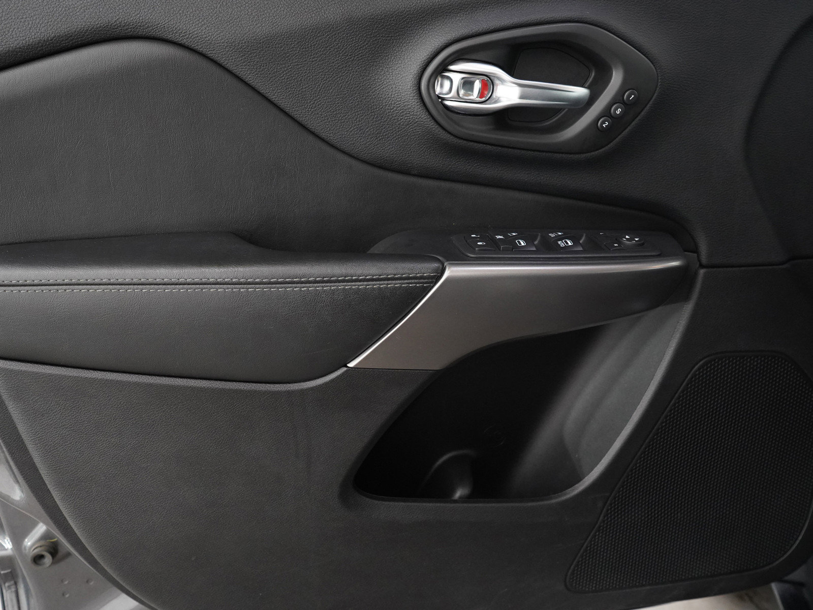 2020 Jeep Cherokee Limited photo 14