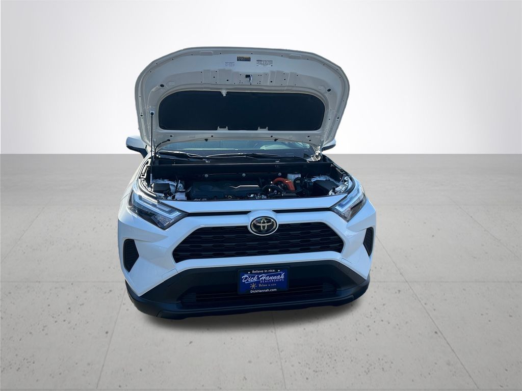 2025 Toyota RAV4 Hybrid XLE photo 4