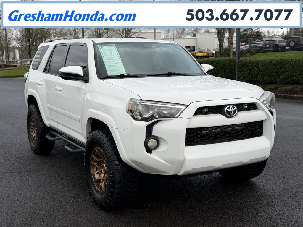 2017 Toyota 4Runner SR5's photo