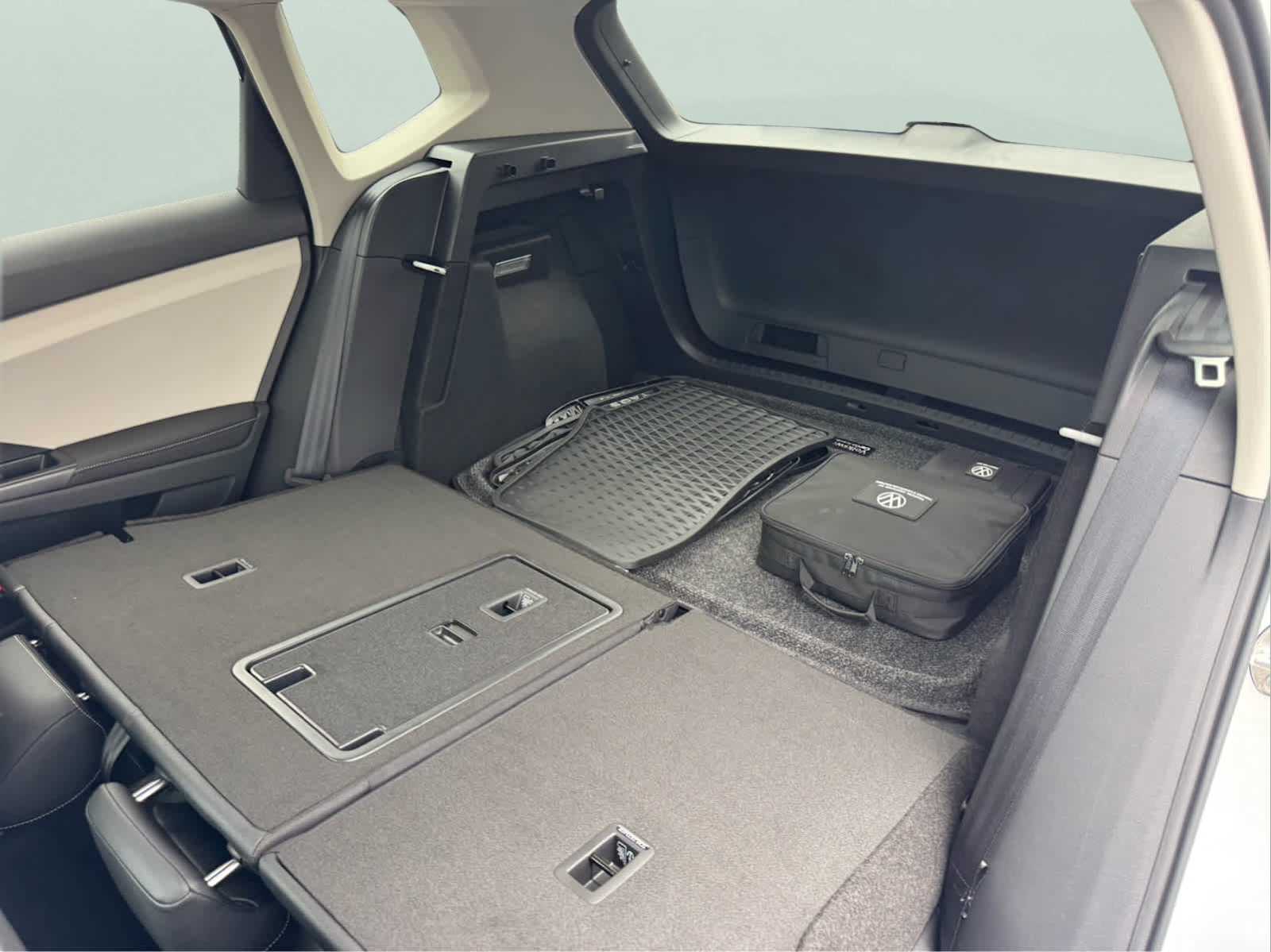 2025 Volkswagen Taos SE photo 34