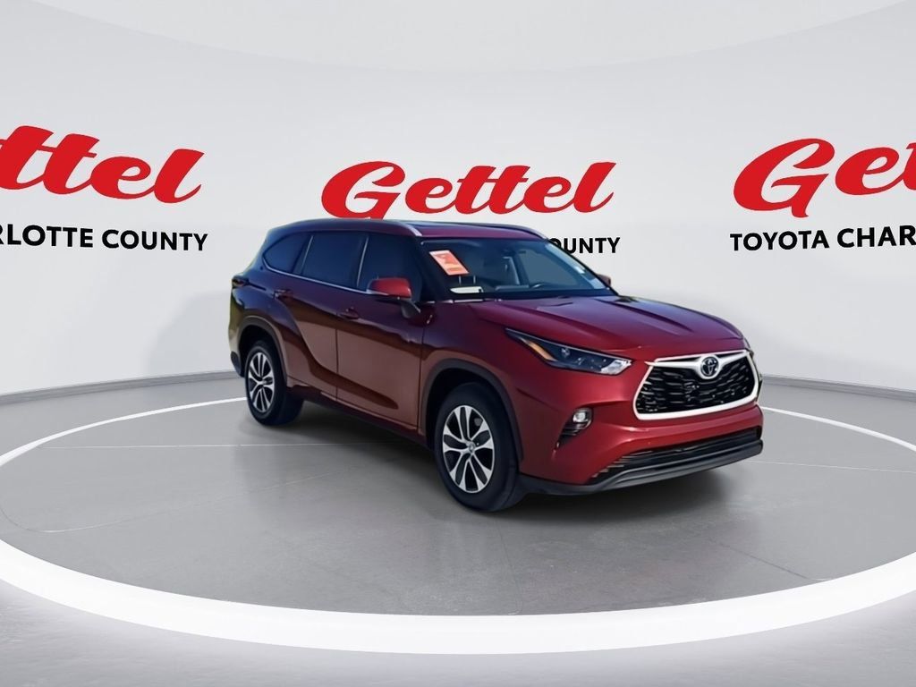 2023 Toyota Highlander XLE photo 2