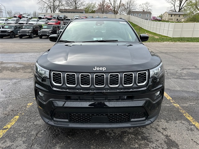 2025 Jeep Compass Latitude photo 3