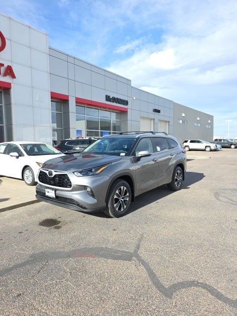 2026 Toyota Highlander XLE's photo