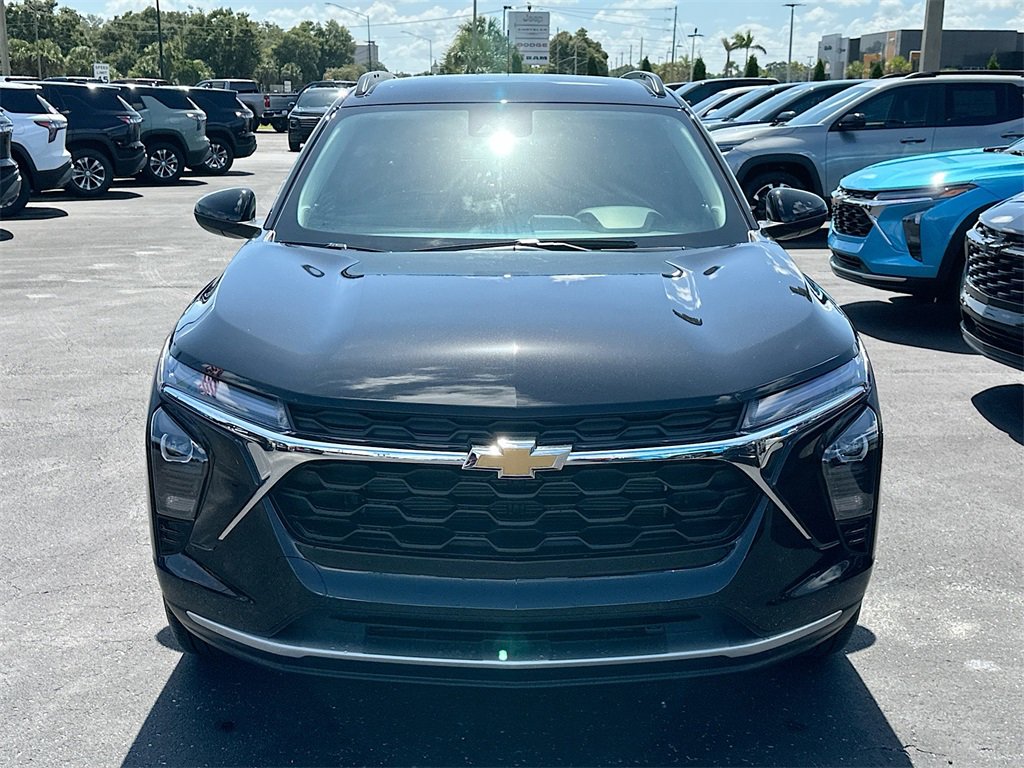 2025 Chevrolet Trax LT photo 2