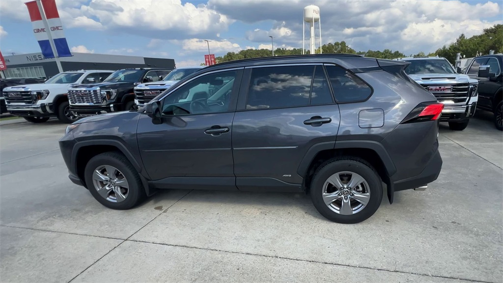 2022 Toyota RAV4 Hybrid LE photo 6