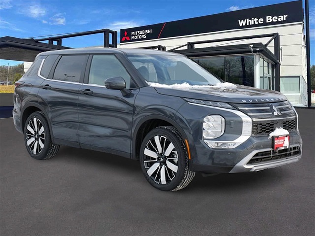 2026 Mitsubishi Outlander SE's photo