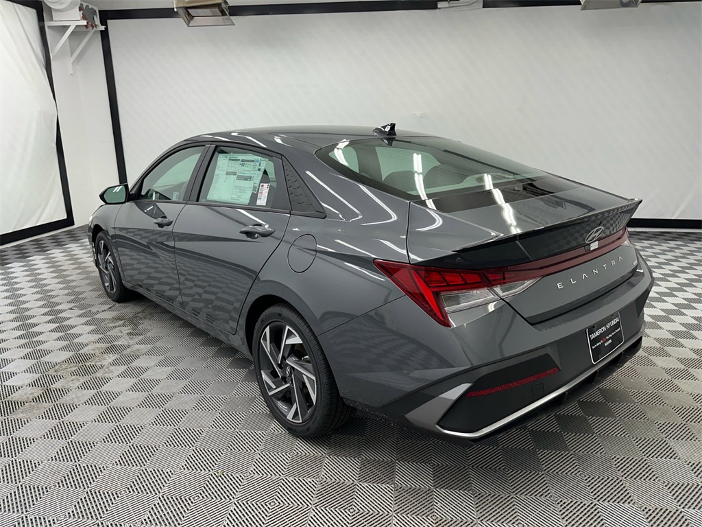 2025 Hyundai Elantra Hybrid SEL Sport photo 3