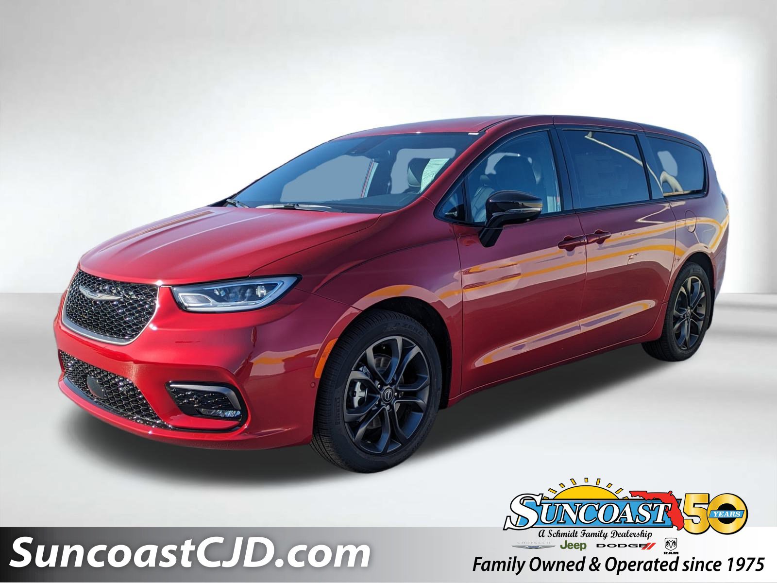 2026 Chrysler Pacifica Select's photo