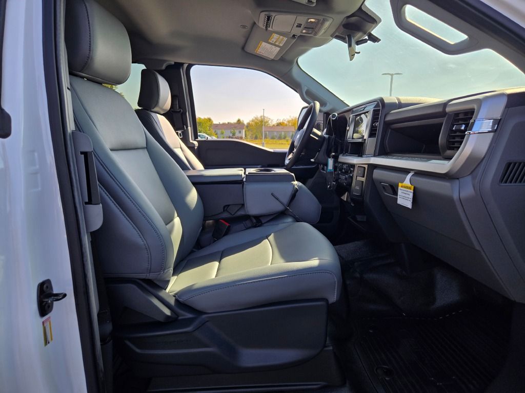 2025 Ford F-250 XL photo 5