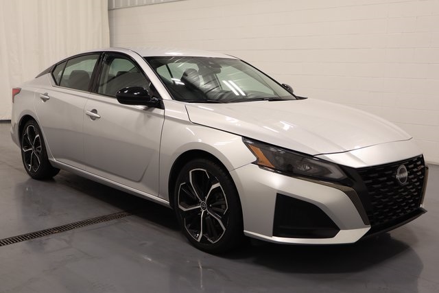 2024 Nissan Altima 2.5 SR photo 2