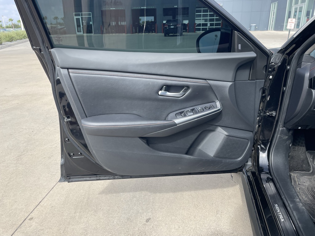 2023 Nissan Sentra SR photo 12
