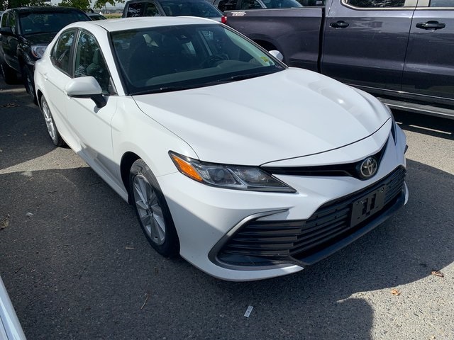 2022 Toyota Camry LE photo 2