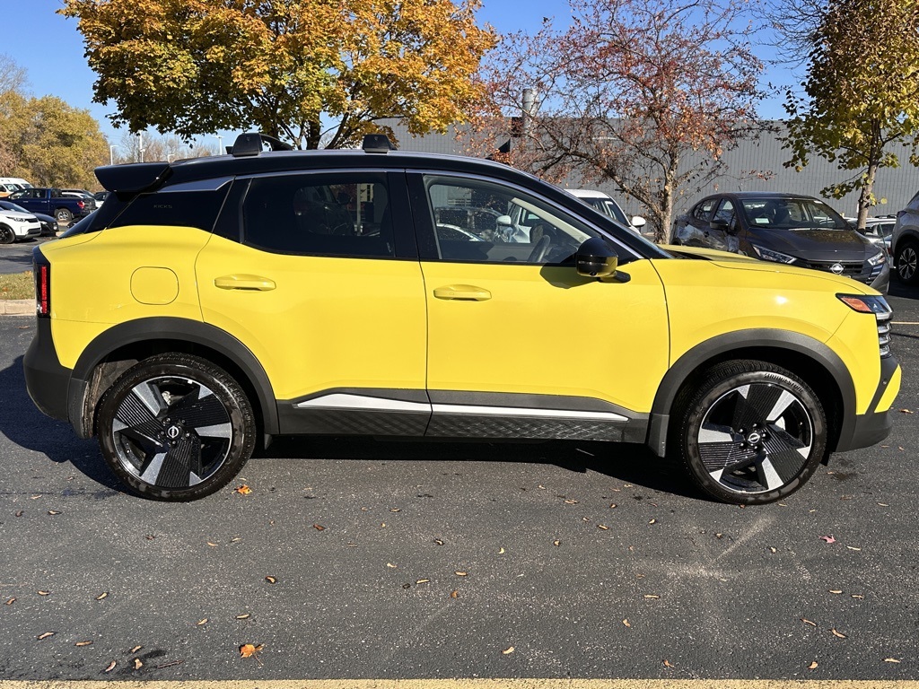 2025 Nissan Kicks SR photo 3