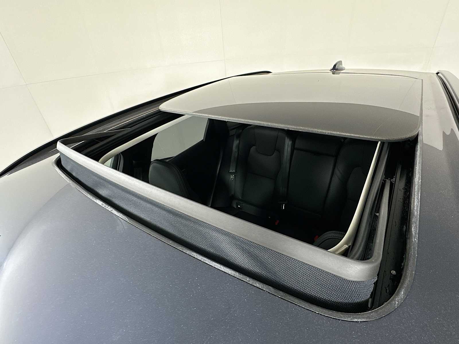 2025 Volvo XC60 T8 Plus photo 19