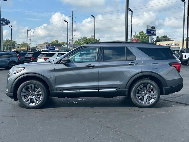 2025 Ford Explorer photo 3