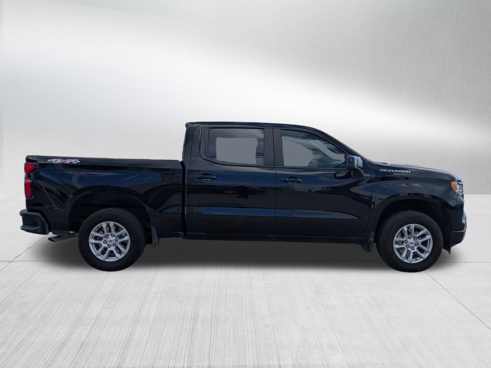 2024 Chevrolet Silverado 1500 RST photo 2