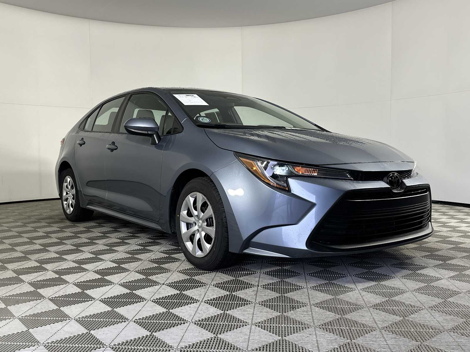 Used 2024 Toyota Corolla LE with VIN 5YFB4MDE2RP097487 for sale in Northfield, Minnesota