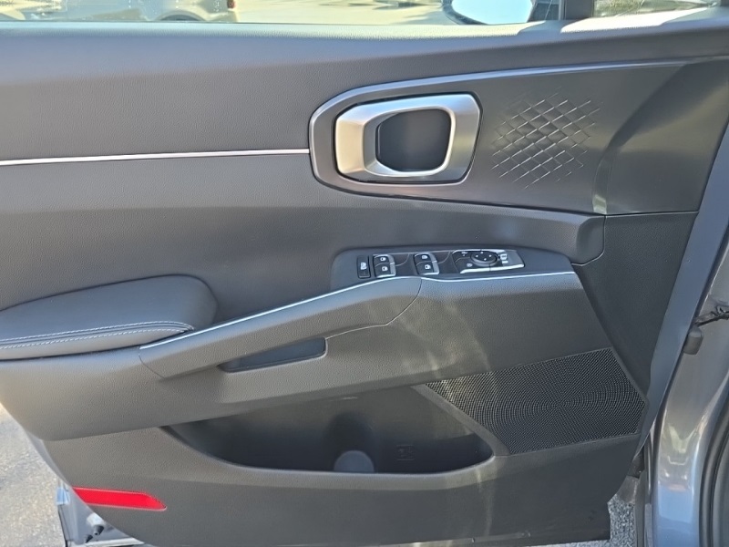 2024 Kia Sorento LX photo 18