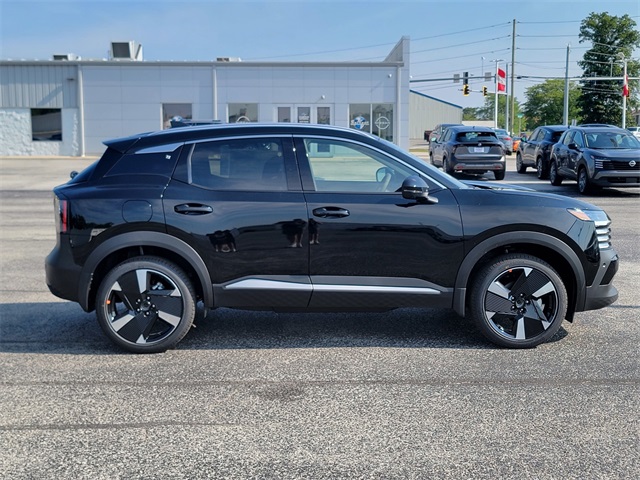 2025 Nissan Kicks SR photo 3