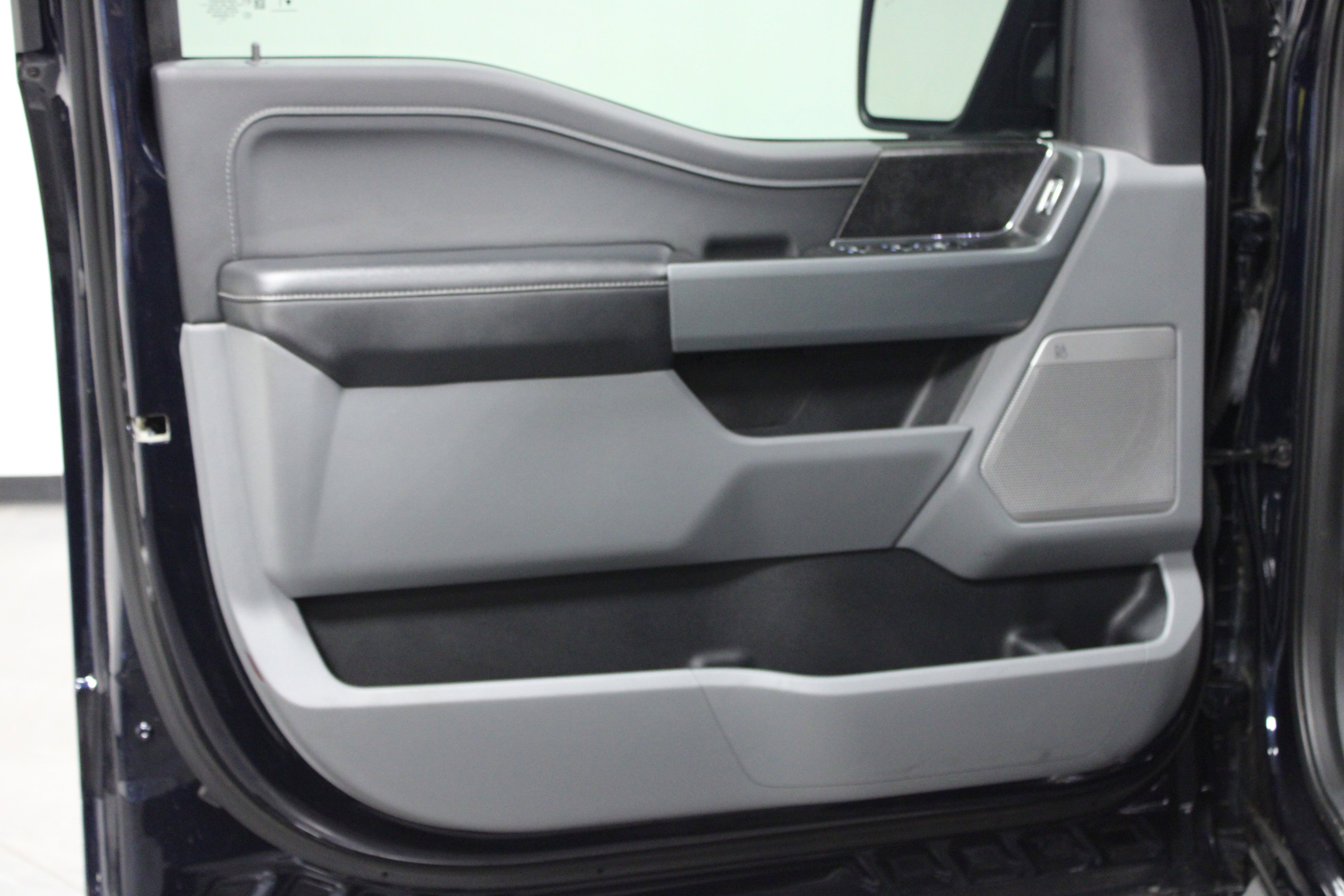 2024 Ford F-150 Lightning photo 10