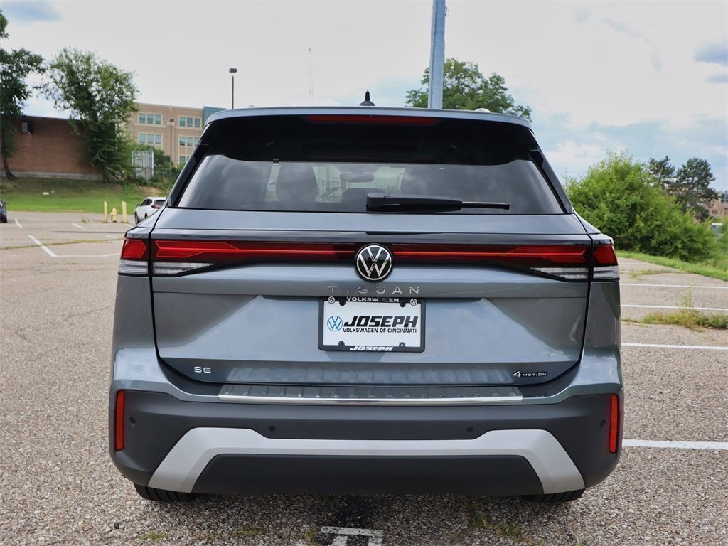 2025 Volkswagen Tiguan SE photo 3