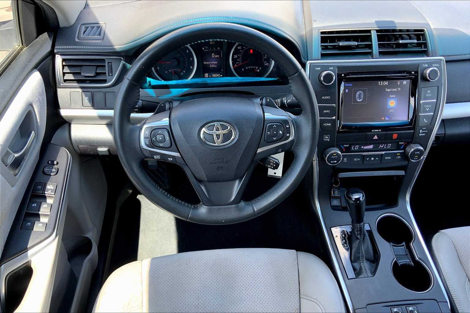 2017 Toyota Camry XSE photo 5