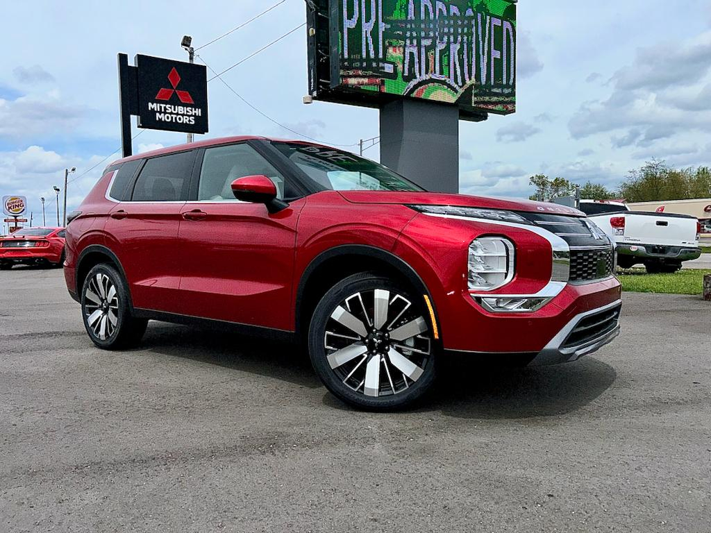 2025 Mitsubishi Outlander SE's photo