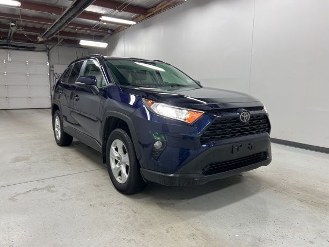 2019 Toyota RAV4 XLE photo 3