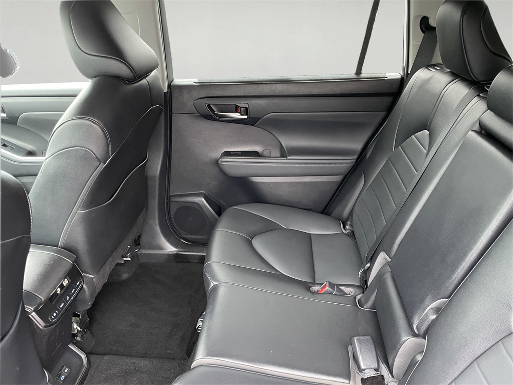 2022 Toyota Highlander XLE photo 11
