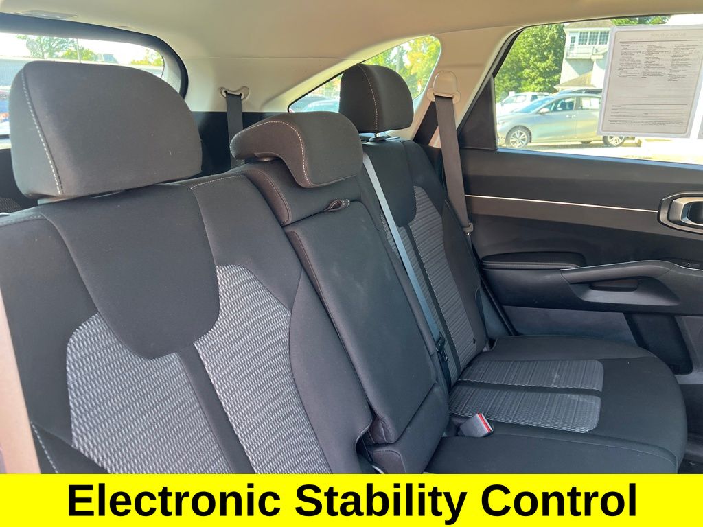 2023 Kia Sorento LX photo 28