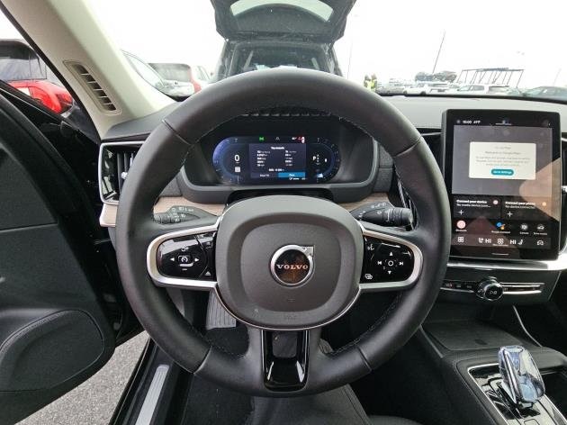 2025 Volvo XC90 Plus photo 4
