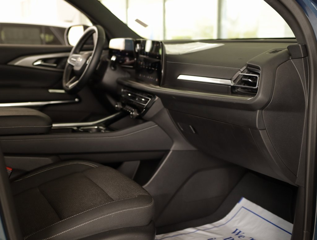 2025 Chevrolet Traverse photo 32