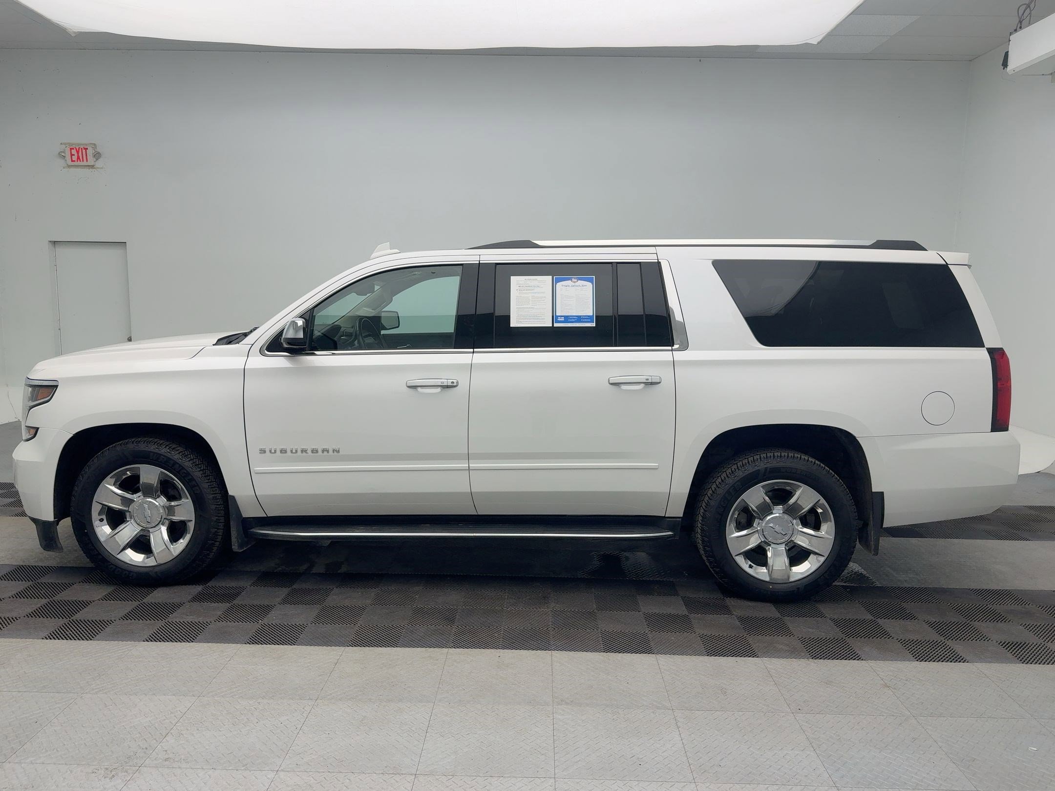 2019 Chevrolet Suburban Premier photo 2