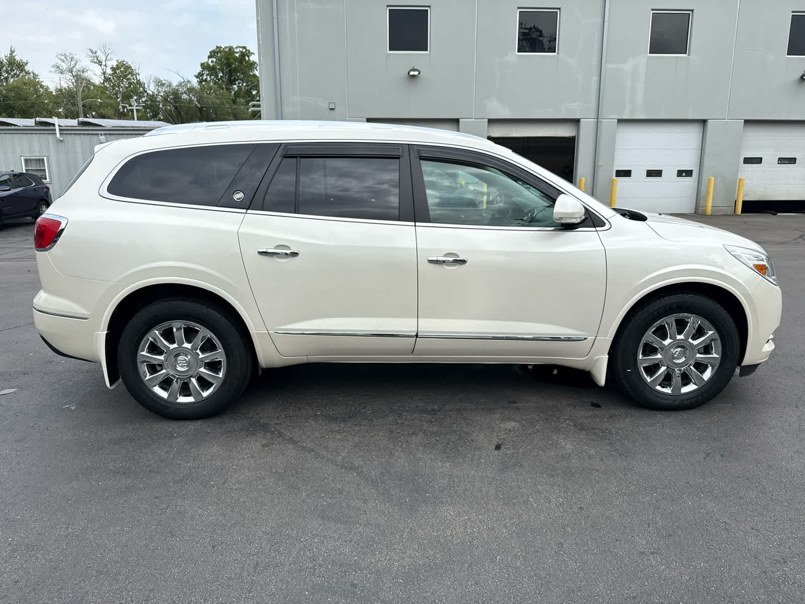 2014 Buick Enclave Leather photo 2