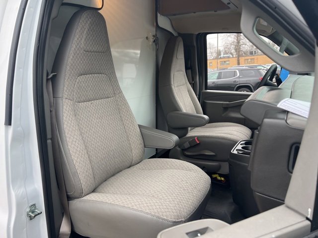 2024 Chevrolet Express Cutaway 3500 photo 19