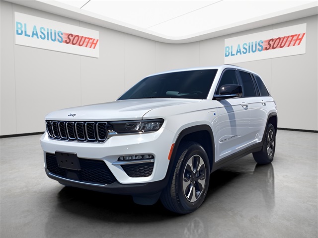 2023 Jeep Cherokee Sport photo 7