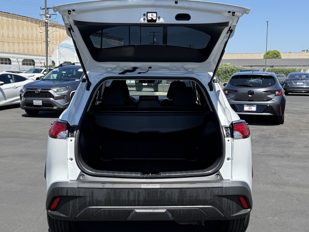 2022 Toyota Corolla Cross LE photo 15