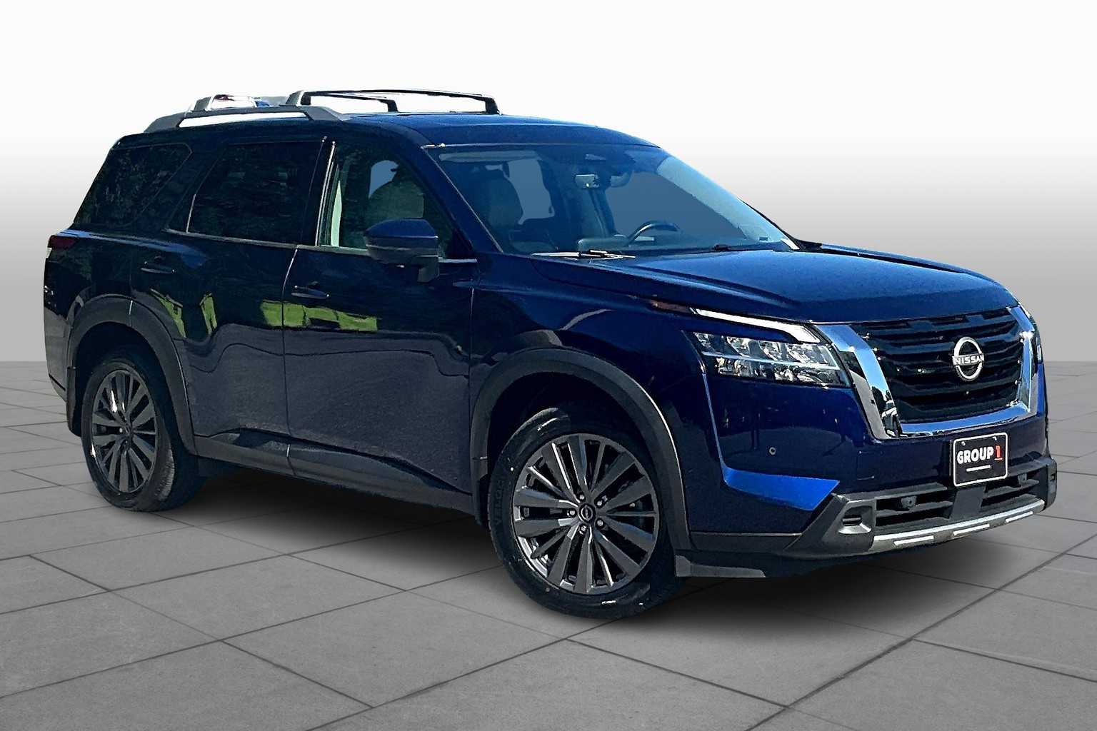 2023 Nissan Pathfinder SL photo 2