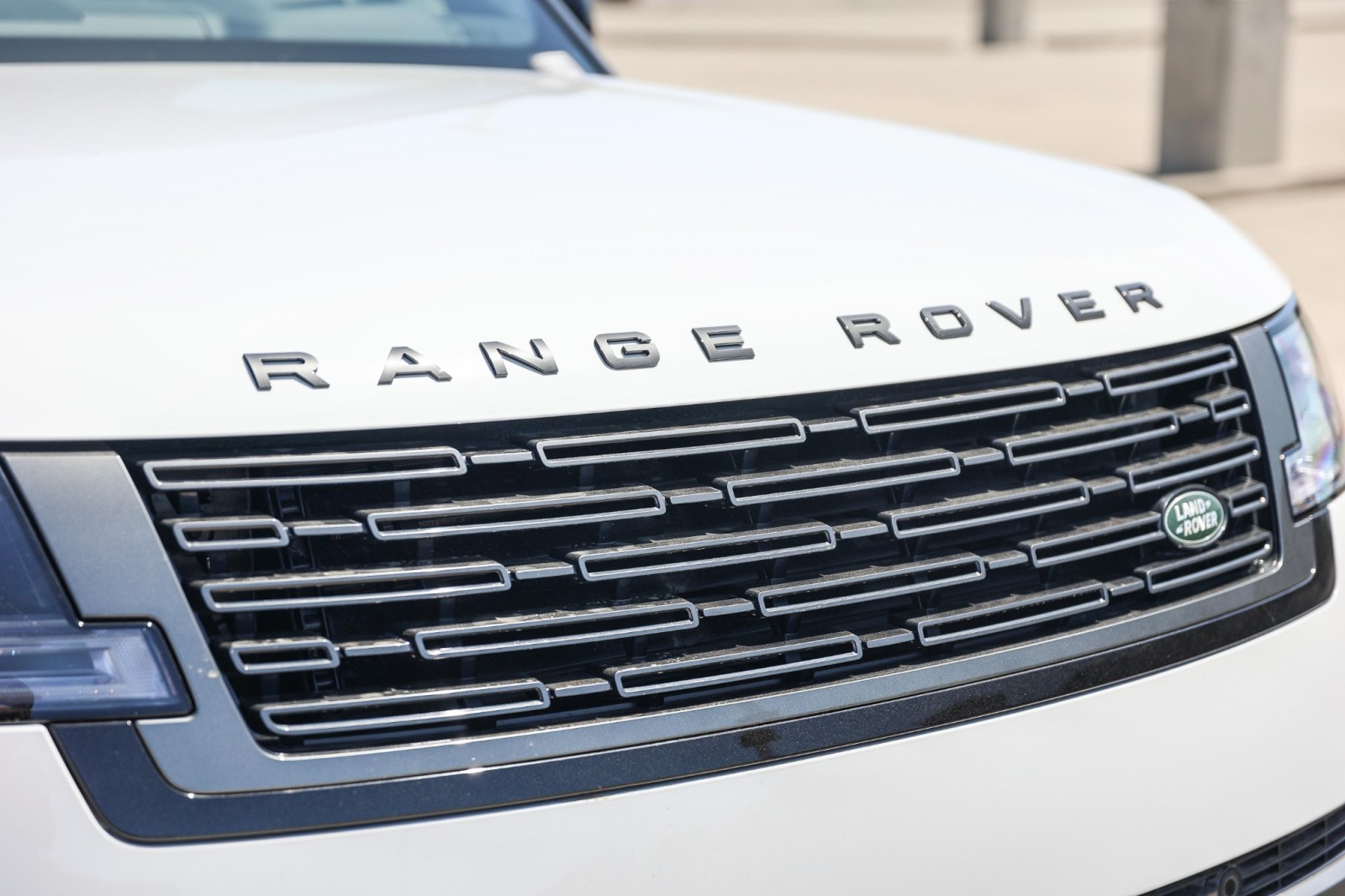 2025 Land Rover Range Rover SE photo 9