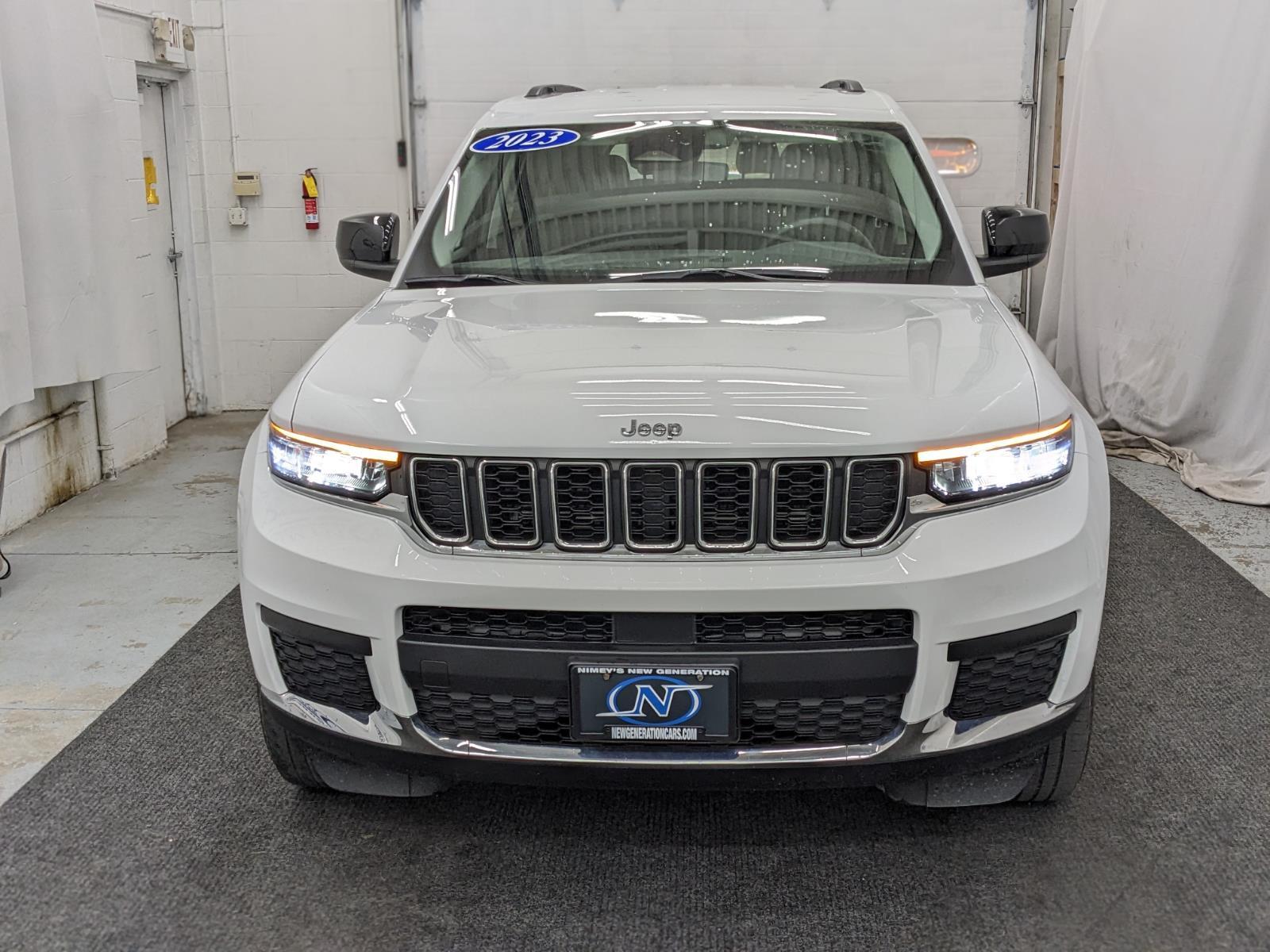 2023 Jeep Grand Cherokee Laredo photo 6