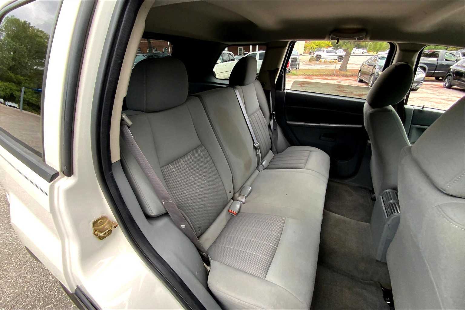 2006 Jeep Grand Cherokee Laredo photo 17